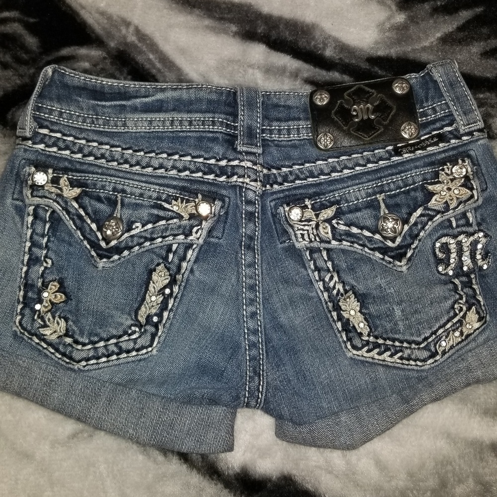 Miss me Shorts - Picture 3 of 4